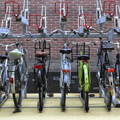 U-Stal ingang fietsenstalling Houten binnen