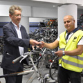 afbeelding U-Stal medewerker met klant