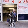 U-Stal afbeelding fietser bij ingang fietsenstalling Stationsplein Utrecht